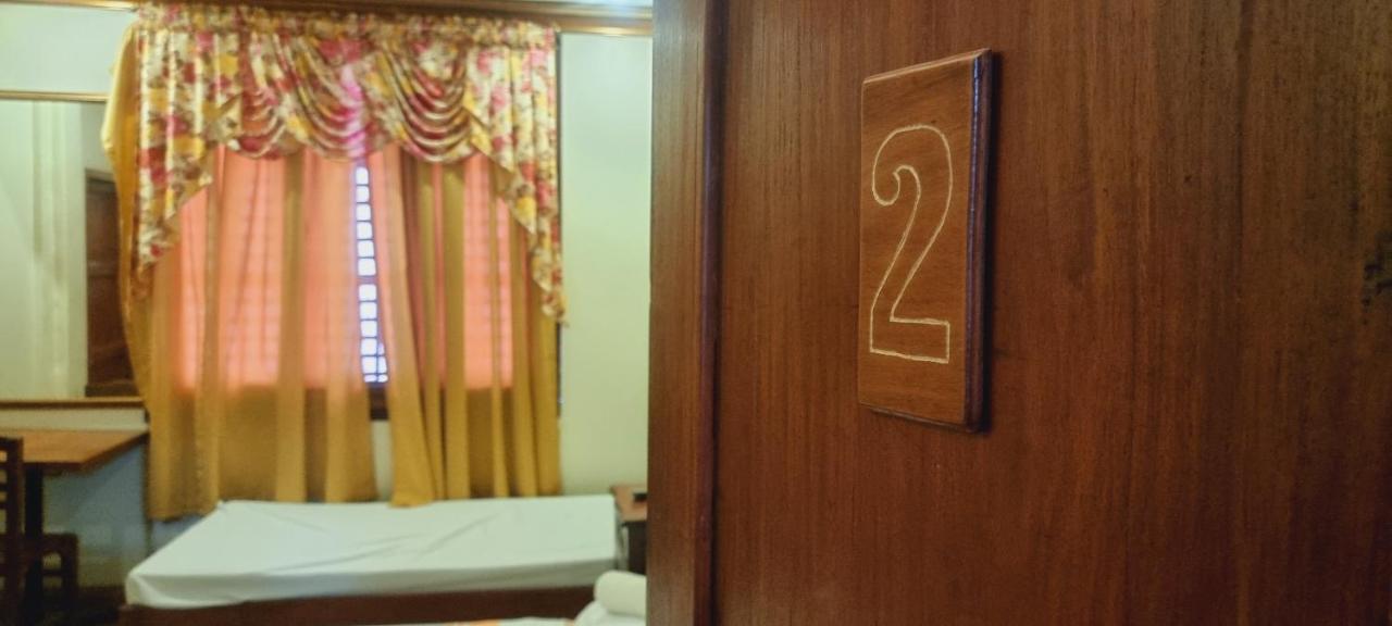 Casa Familya Hotel Batac Екстериор снимка